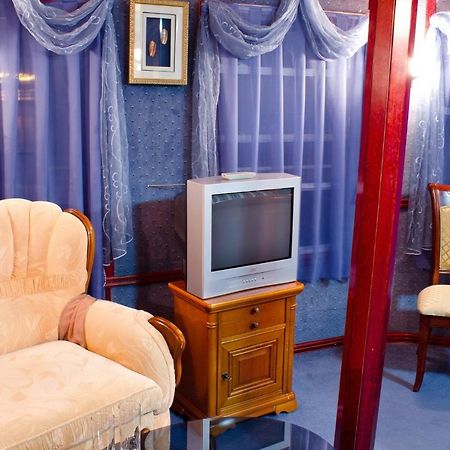 Отель Богдан Хмельницкий Киев Экстерьер фото