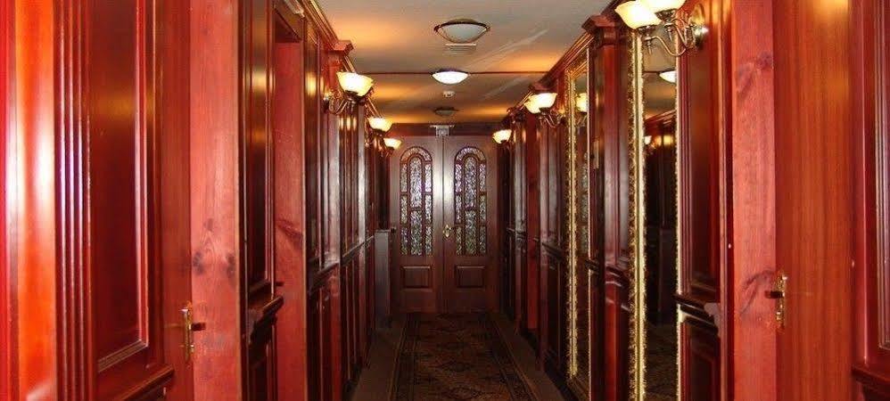 Отель Богдан Хмельницкий Киев Экстерьер фото
